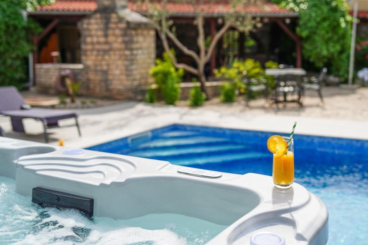 Stone Lady Holiday Home With Pool&Hot Tub,Sauna,Bbq,Garden Rasopasno Exterior foto