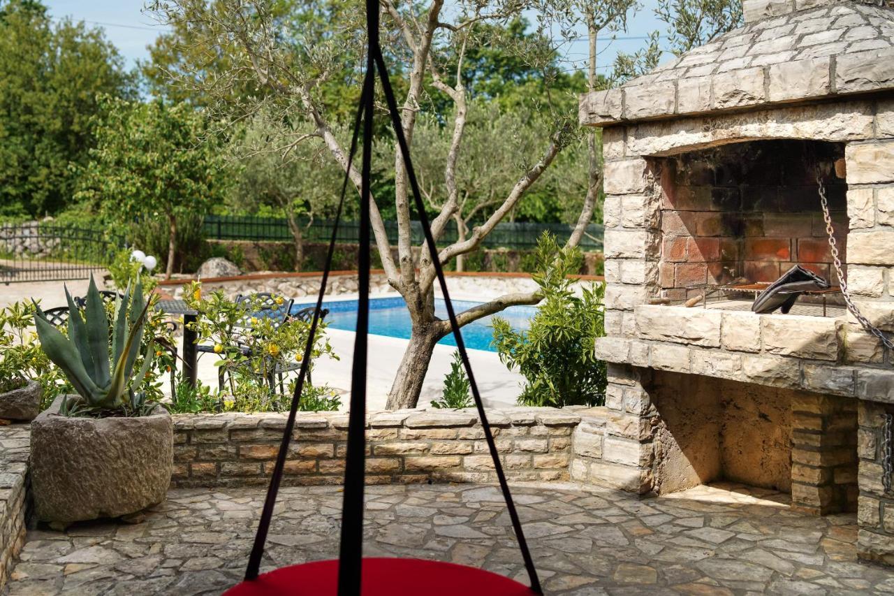 Stone Lady Holiday Home With Pool&Hot Tub,Sauna,Bbq,Garden Rasopasno Exterior foto