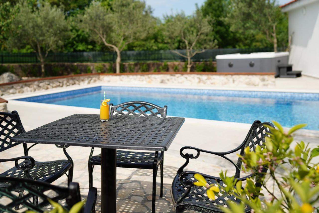 Stone Lady Holiday Home With Pool&Hot Tub,Sauna,Bbq,Garden Rasopasno Exterior foto